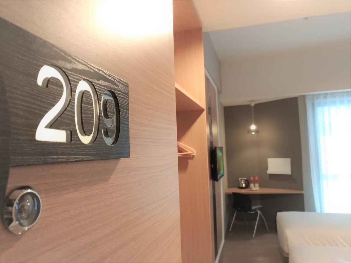 Maxone Platinum Hayam Wuruk Hotel Jakarta Exterior photo