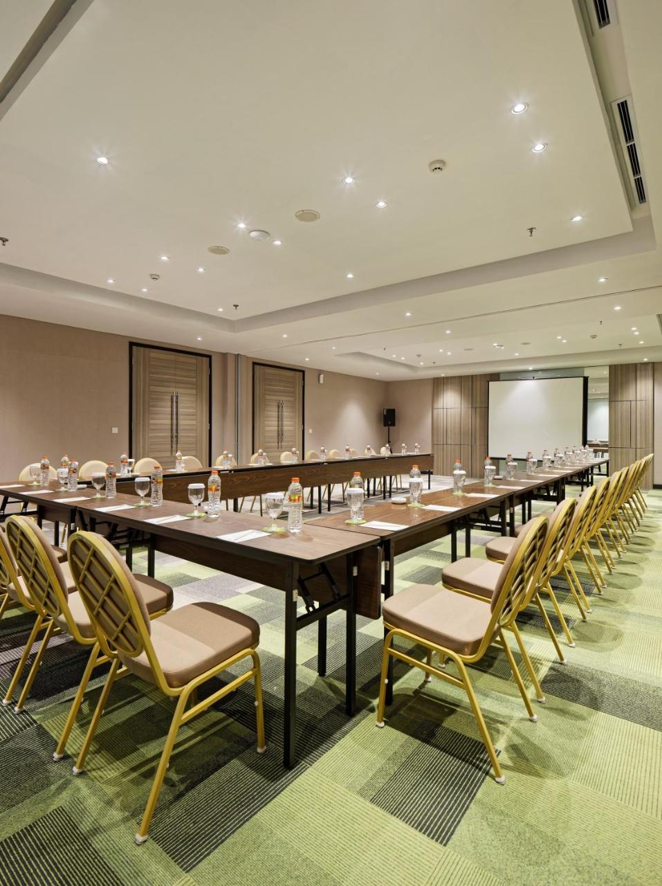 Maxone Platinum Hayam Wuruk Hotel Jakarta Exterior photo