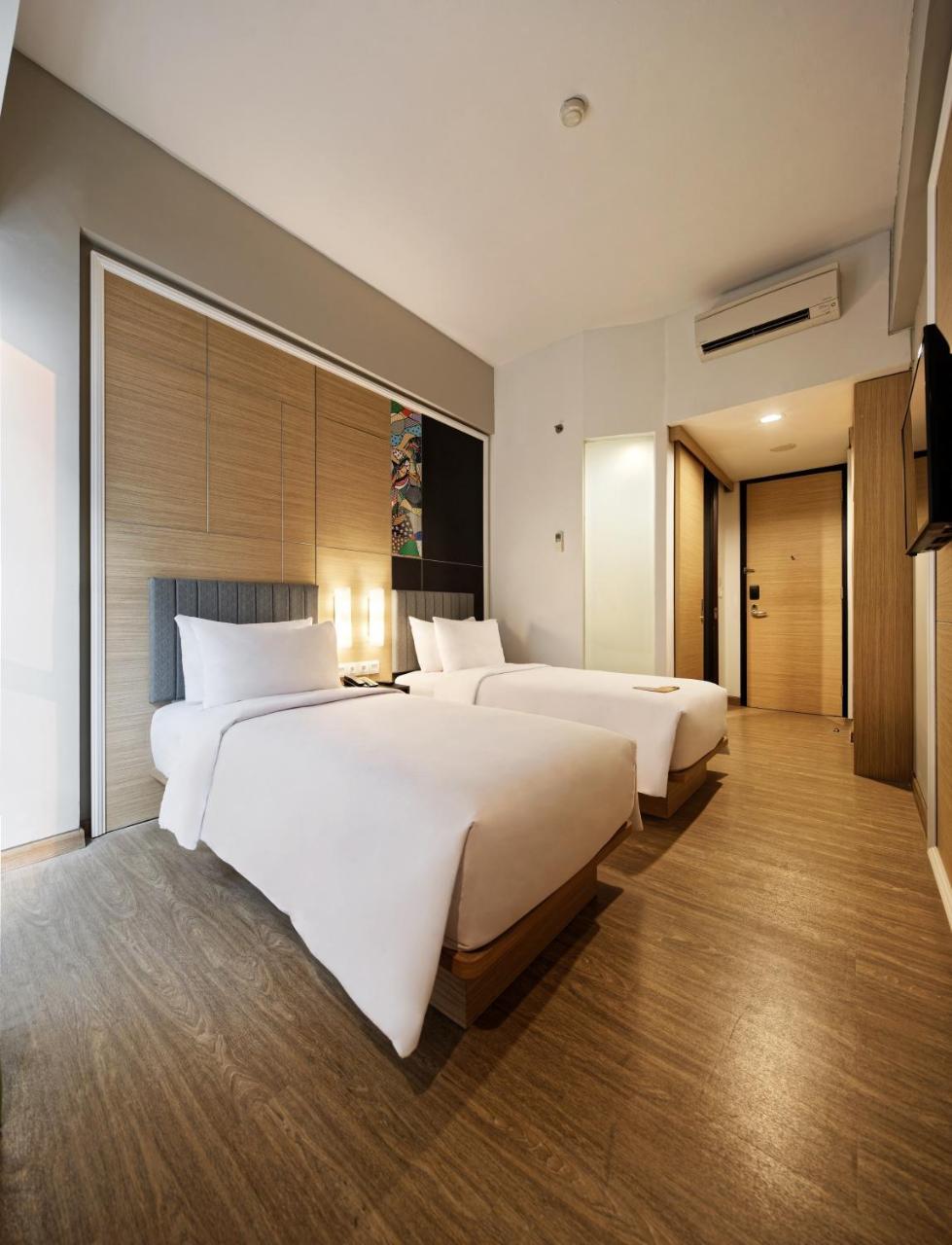 Maxone Platinum Hayam Wuruk Hotel Jakarta Exterior photo
