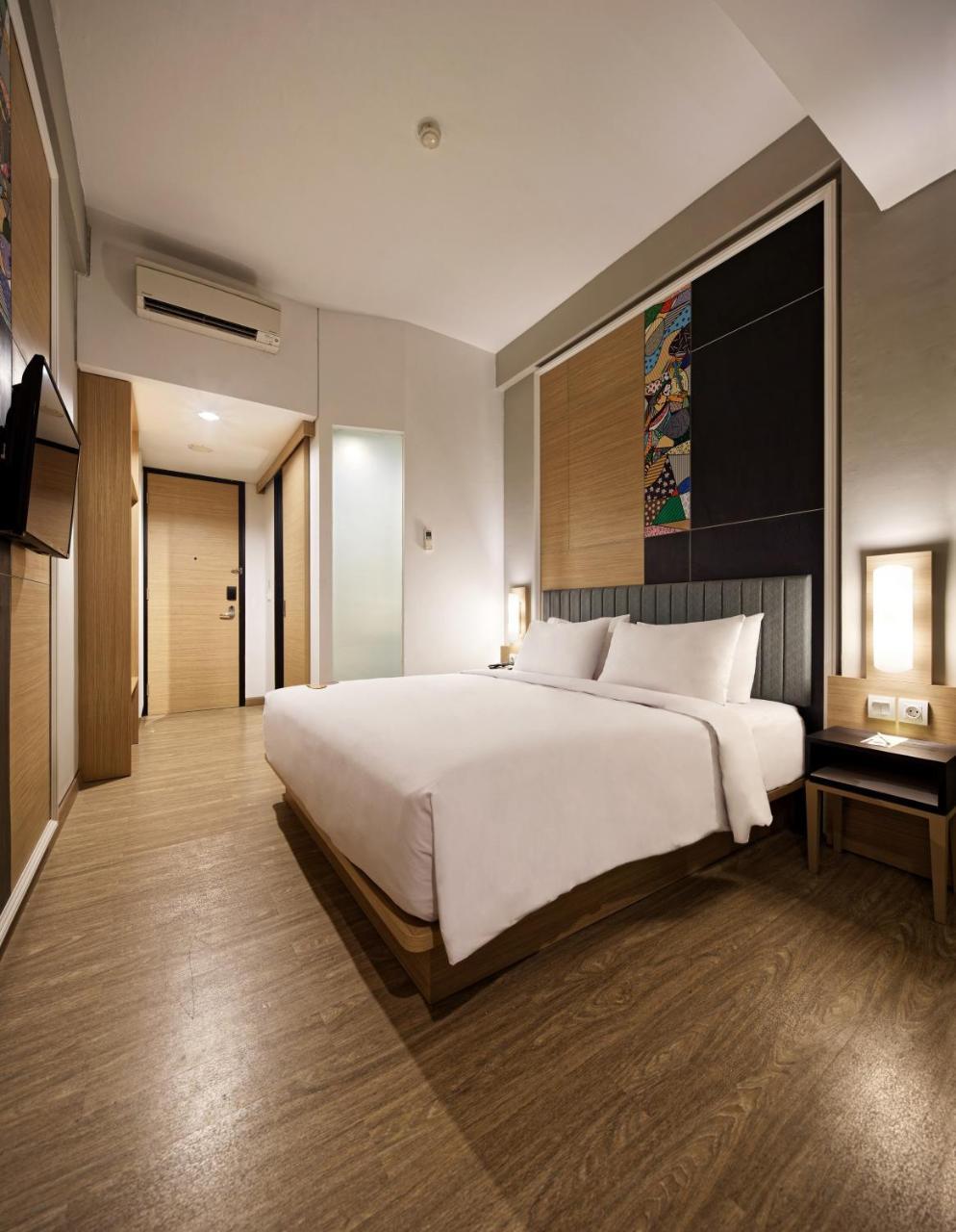 Maxone Platinum Hayam Wuruk Hotel Jakarta Exterior photo