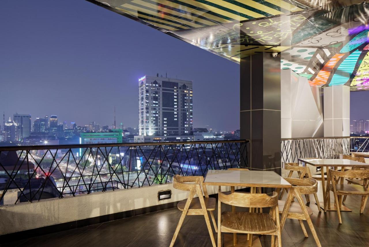 Maxone Platinum Hayam Wuruk Hotel Jakarta Exterior photo