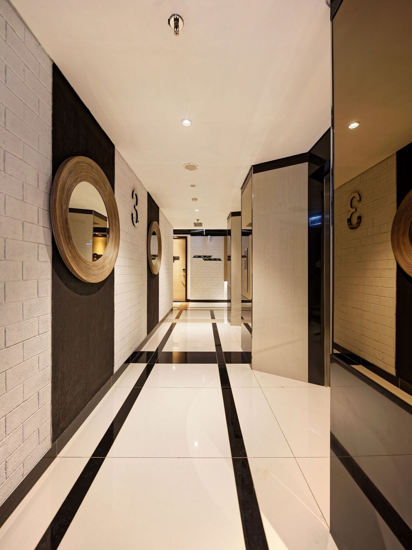 Maxone Platinum Hayam Wuruk Hotel Jakarta Exterior photo