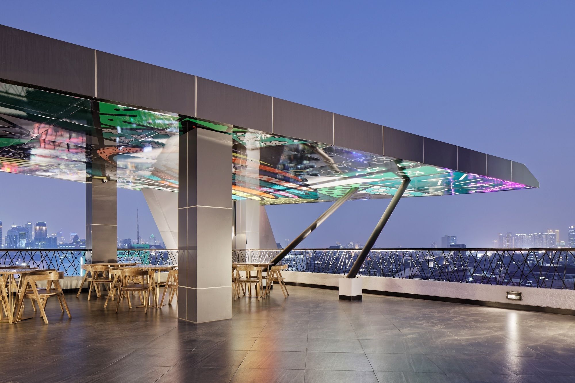 Maxone Platinum Hayam Wuruk Hotel Jakarta Exterior photo