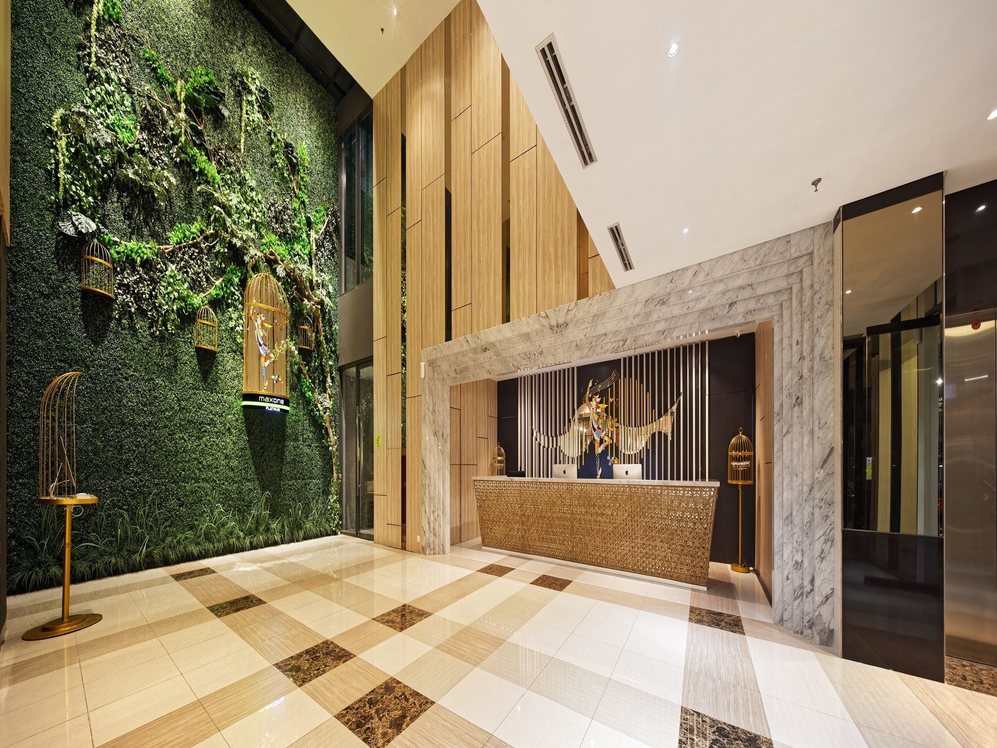 Maxone Platinum Hayam Wuruk Hotel Jakarta Exterior photo