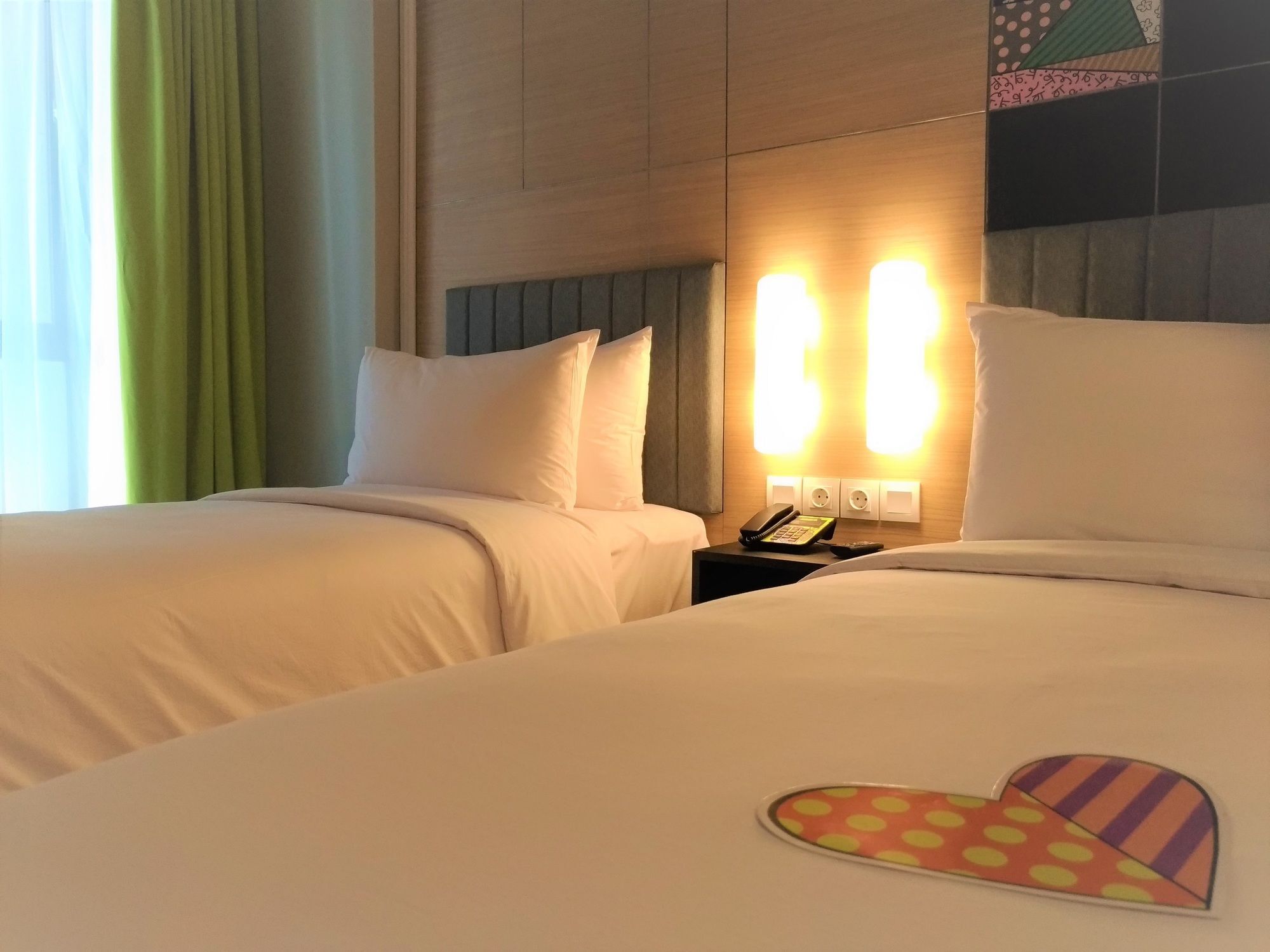 Maxone Platinum Hayam Wuruk Hotel Jakarta Exterior photo